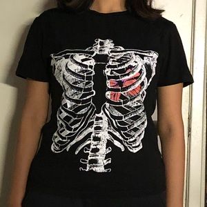 Pretty skeleton tee shirt butterfly heart teenage unisex emo 2000s distressed
